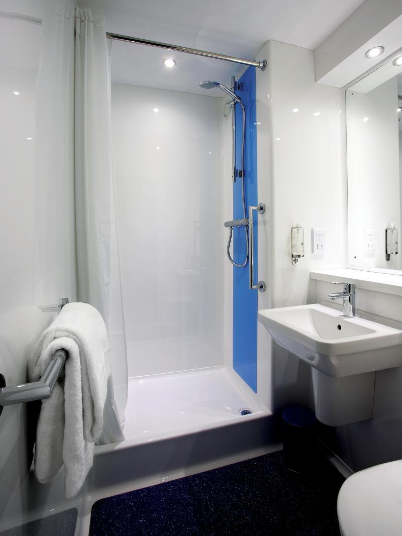 Travelodge London Richmond Central Exterior foto